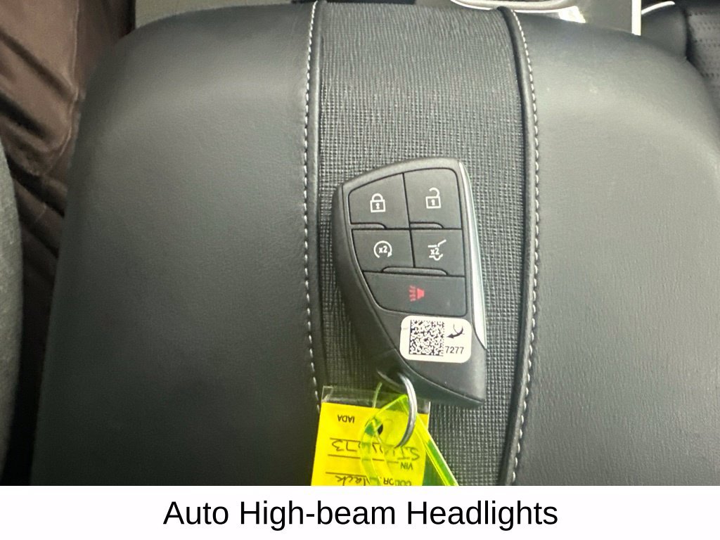 Used 2025 Buick Enclave Sport Touring w/ Power Package AWD/4WD image 43