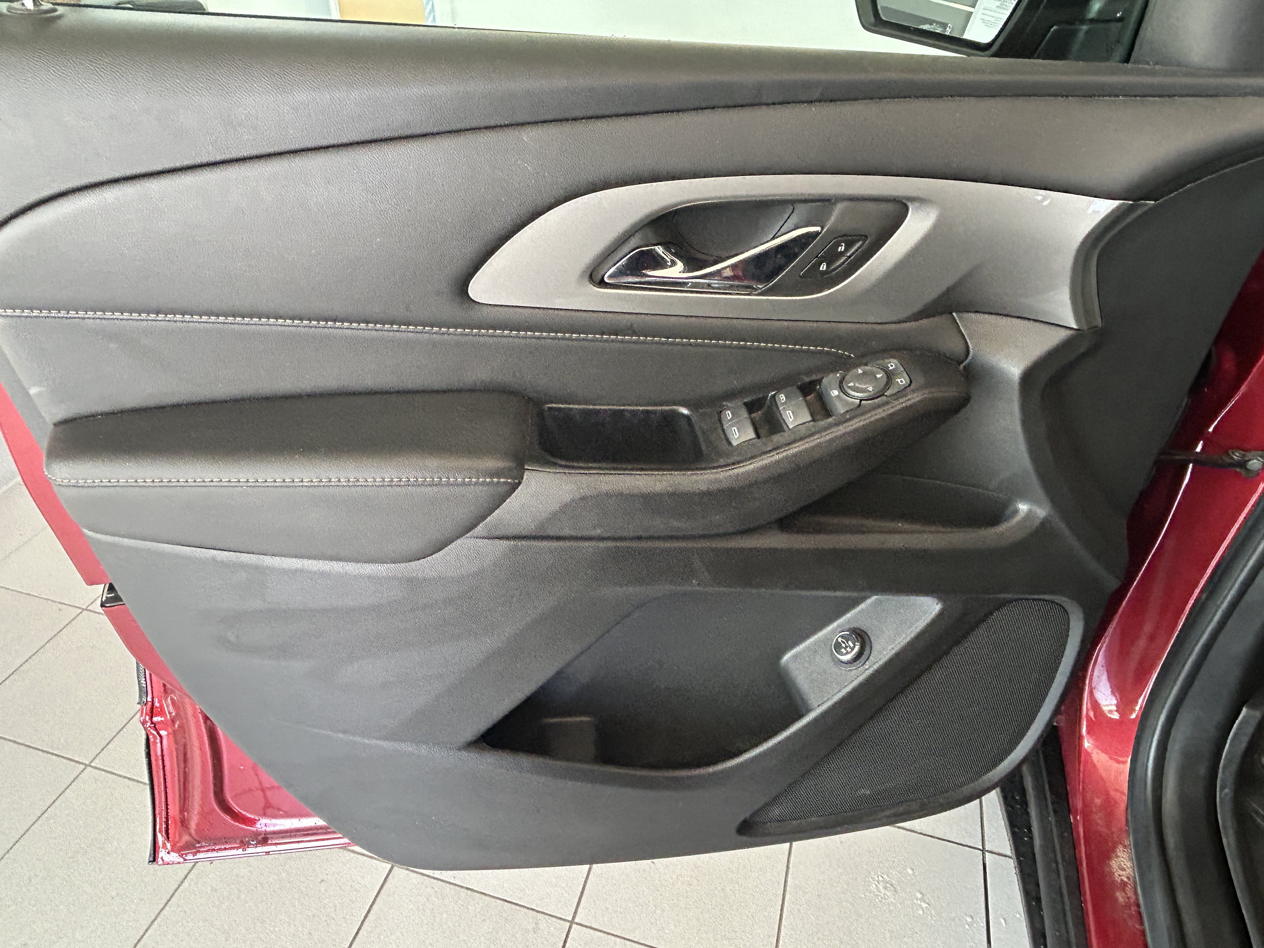Used 2023 Chevrolet Traverse LT w/ LPO, Floor Liner Package AWD/4WD image 10