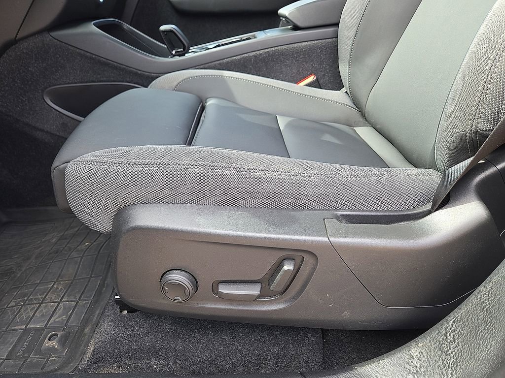 Used 2023 Volvo XC40 Recharge Core AWD/4WD image 24