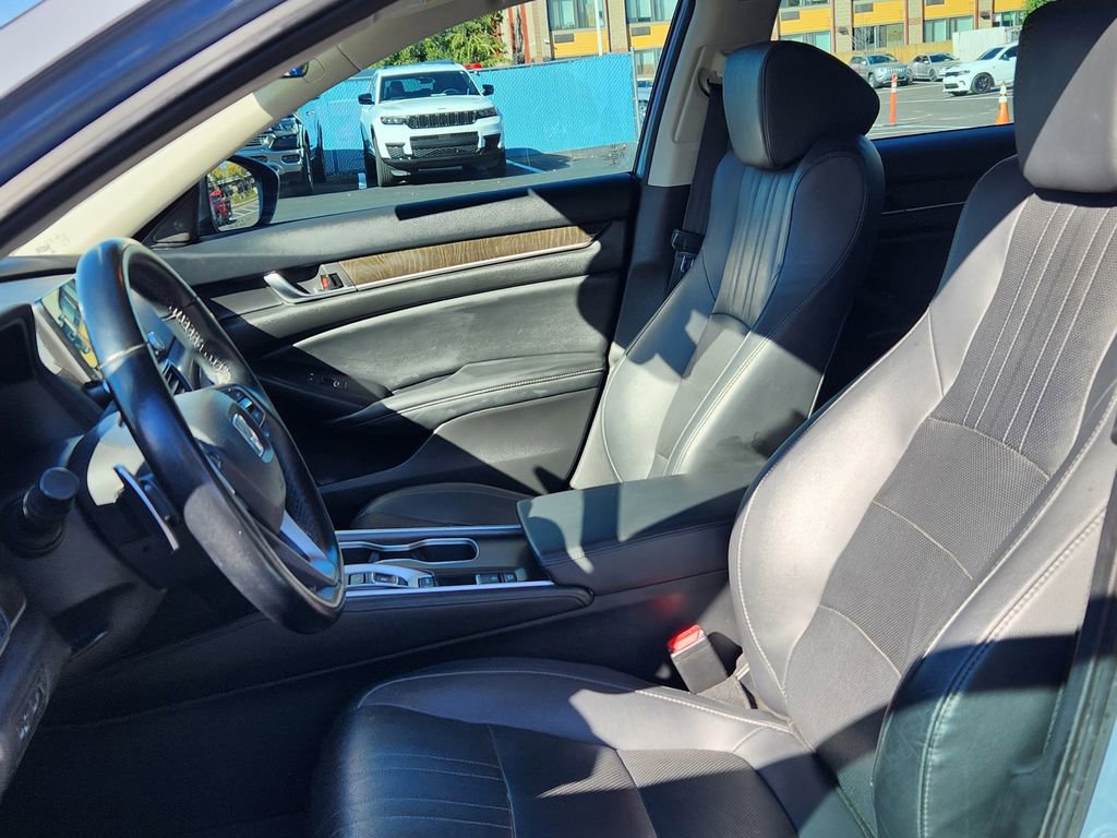 Used 2021 Honda Accord Touring image 8