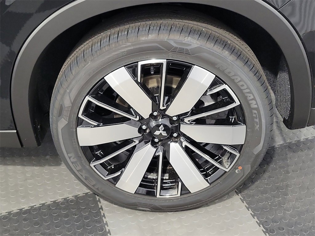 New 2025 Mitsubishi Outlander SE image 9