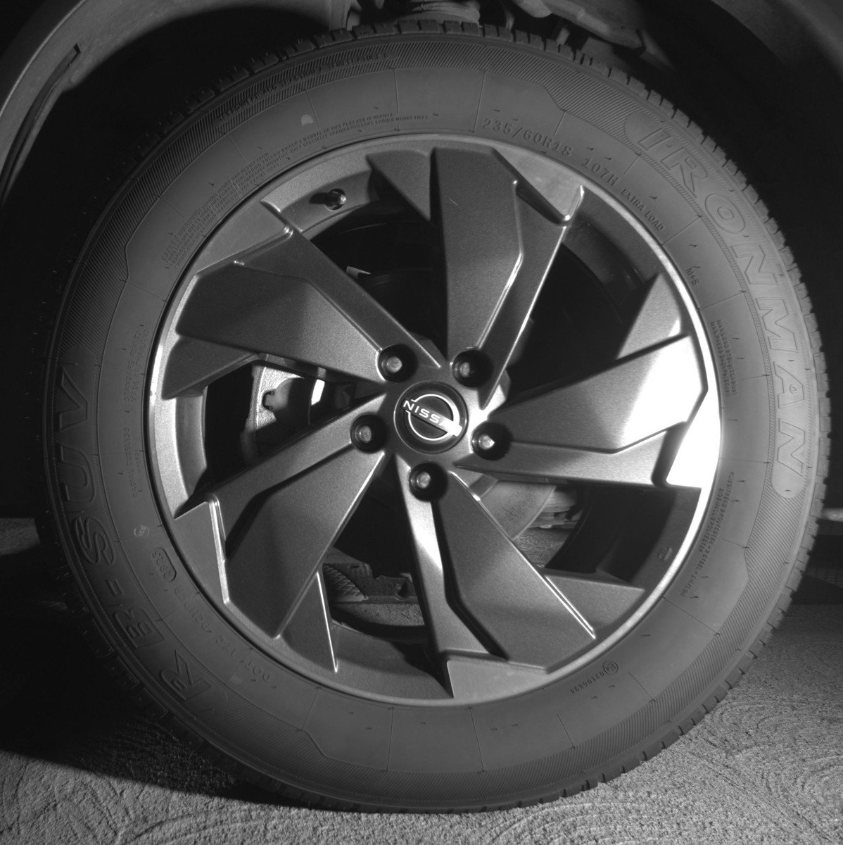 Used 2025 Nissan Rogue SV image 12