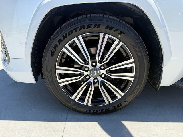 New 2026 Lexus LX 700h Luxury image 10