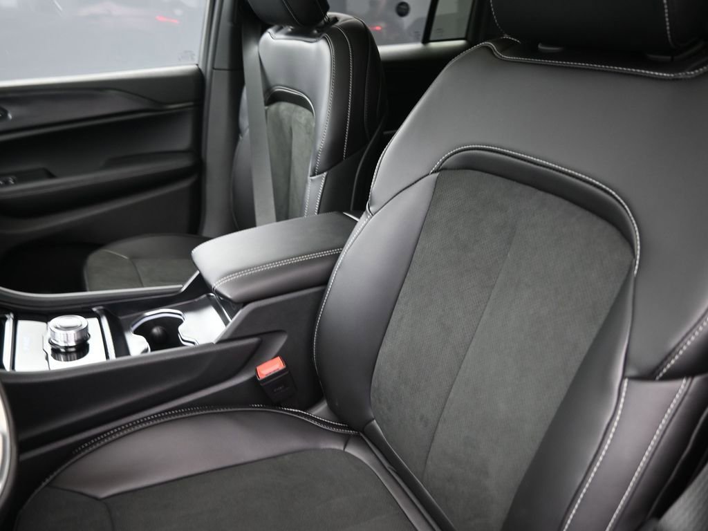 New 2025 Jeep Grand Cherokee Laredo image 31