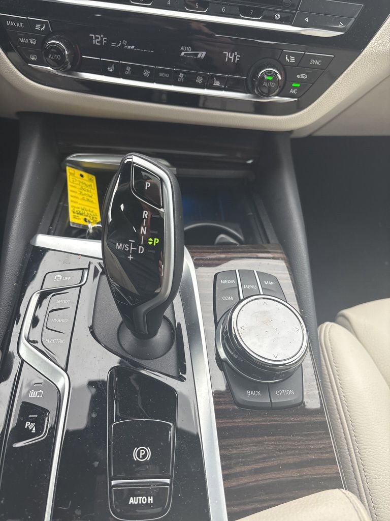 Used 2021 BMW 530e w/ Executive Package image 16