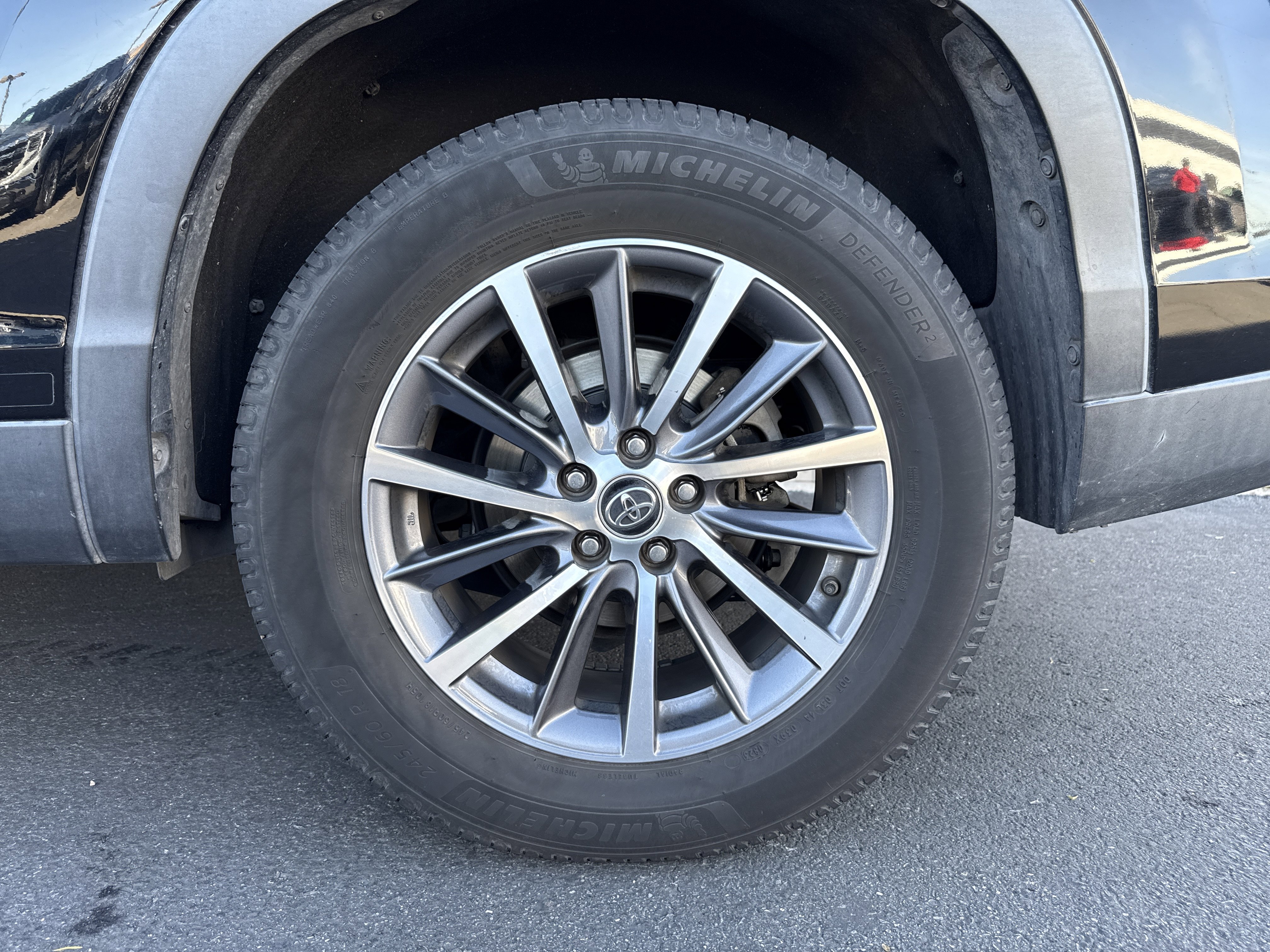 Used 2019 Toyota Highlander XLE image 3