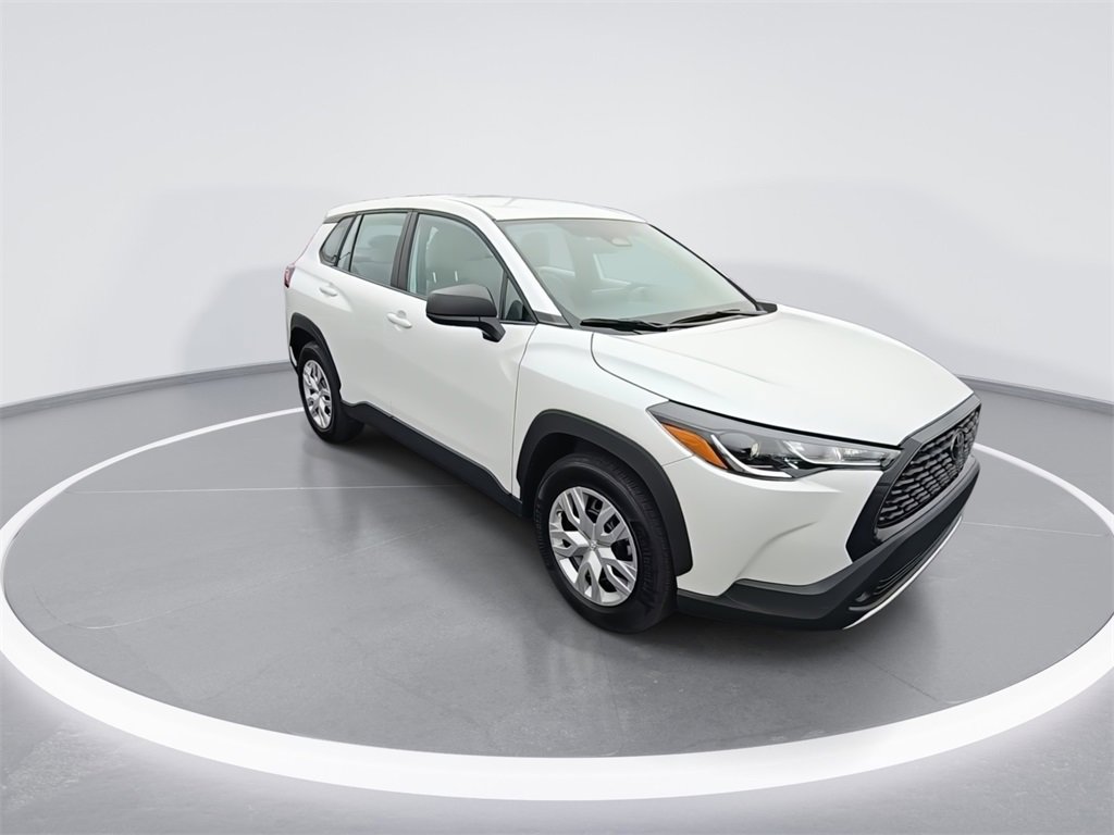 Used 2025 Toyota Corolla Cross L image 2
