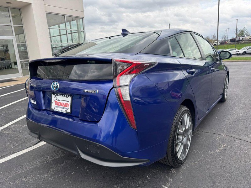 Used 2016 Toyota Prius Three Touring image 3