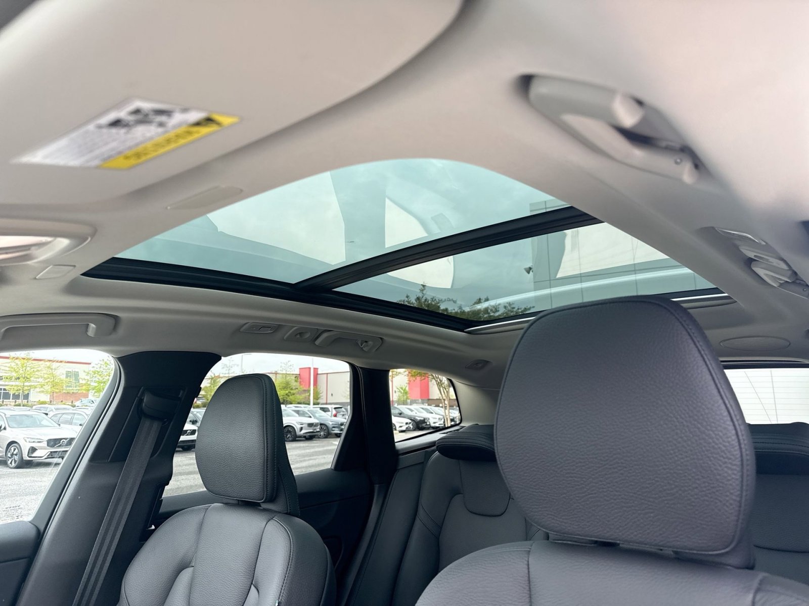 Used 2024 Volvo XC60 B5 Plus w/ Protection Package Premier AWD/4WD image 24