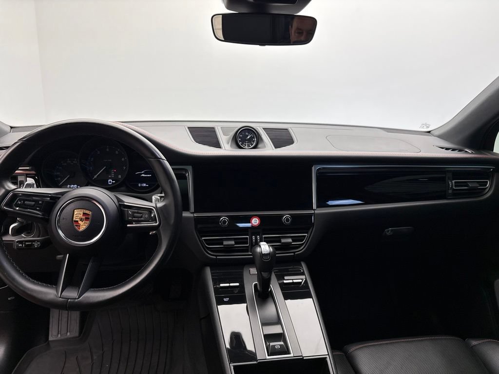 Certified 2024 Porsche Macan AWD/4WD image 29