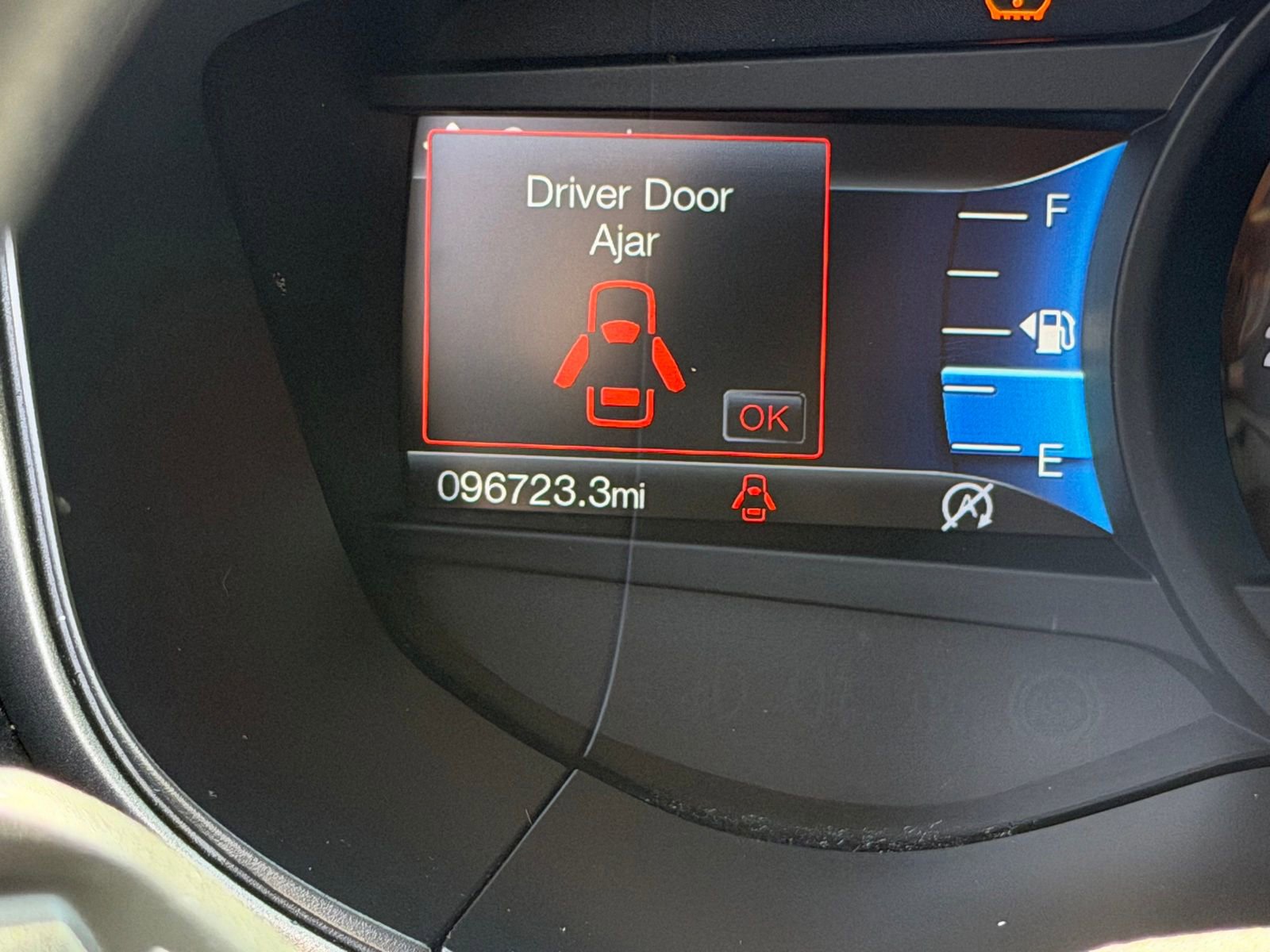Used 2018 Ford Fusion SE w/ Fusion SE Technology Package FWD image 17