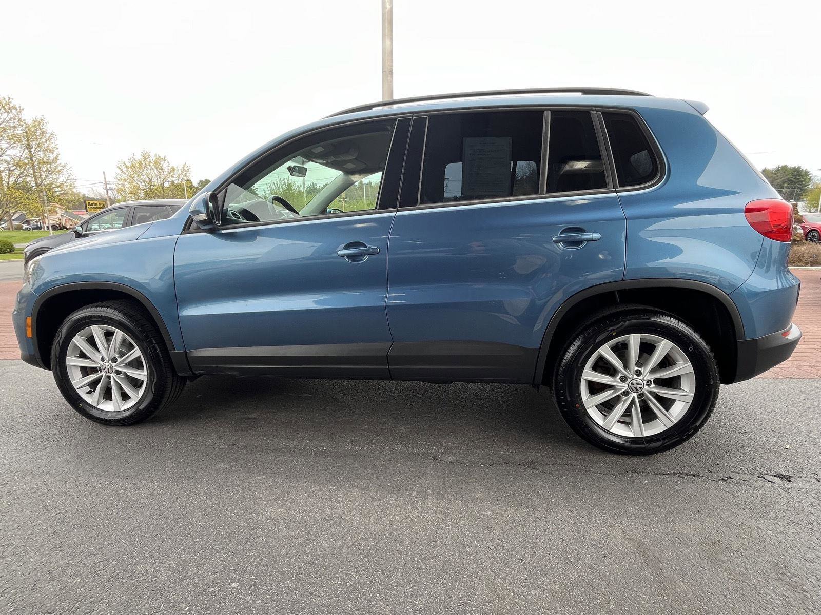 Used 2017 Volkswagen Tiguan Limited w/ Premium Package AWD/4WD image 10