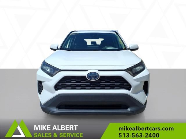 Used 2021 Toyota RAV4 LE AWD/4WD image 2