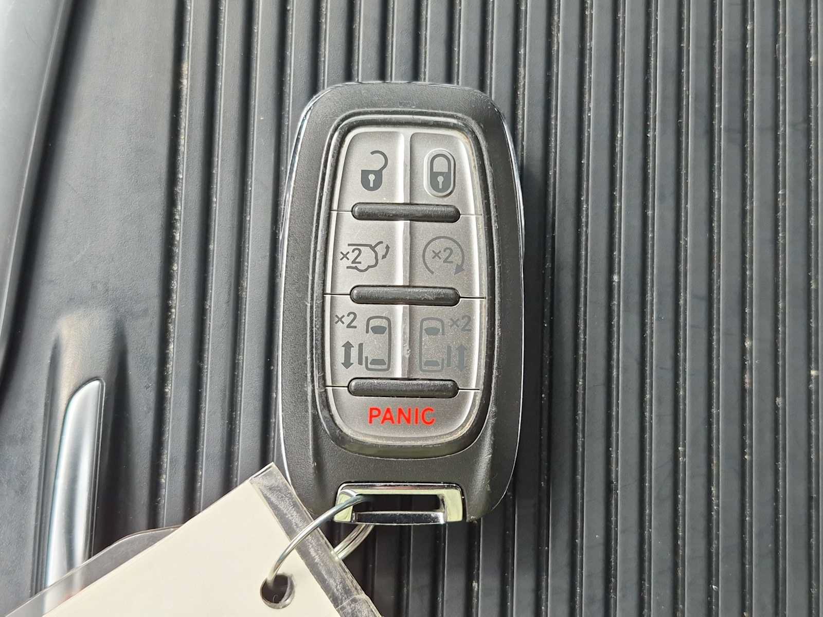 Used 2024 Chrysler Pacifica Touring-L FWD image 32