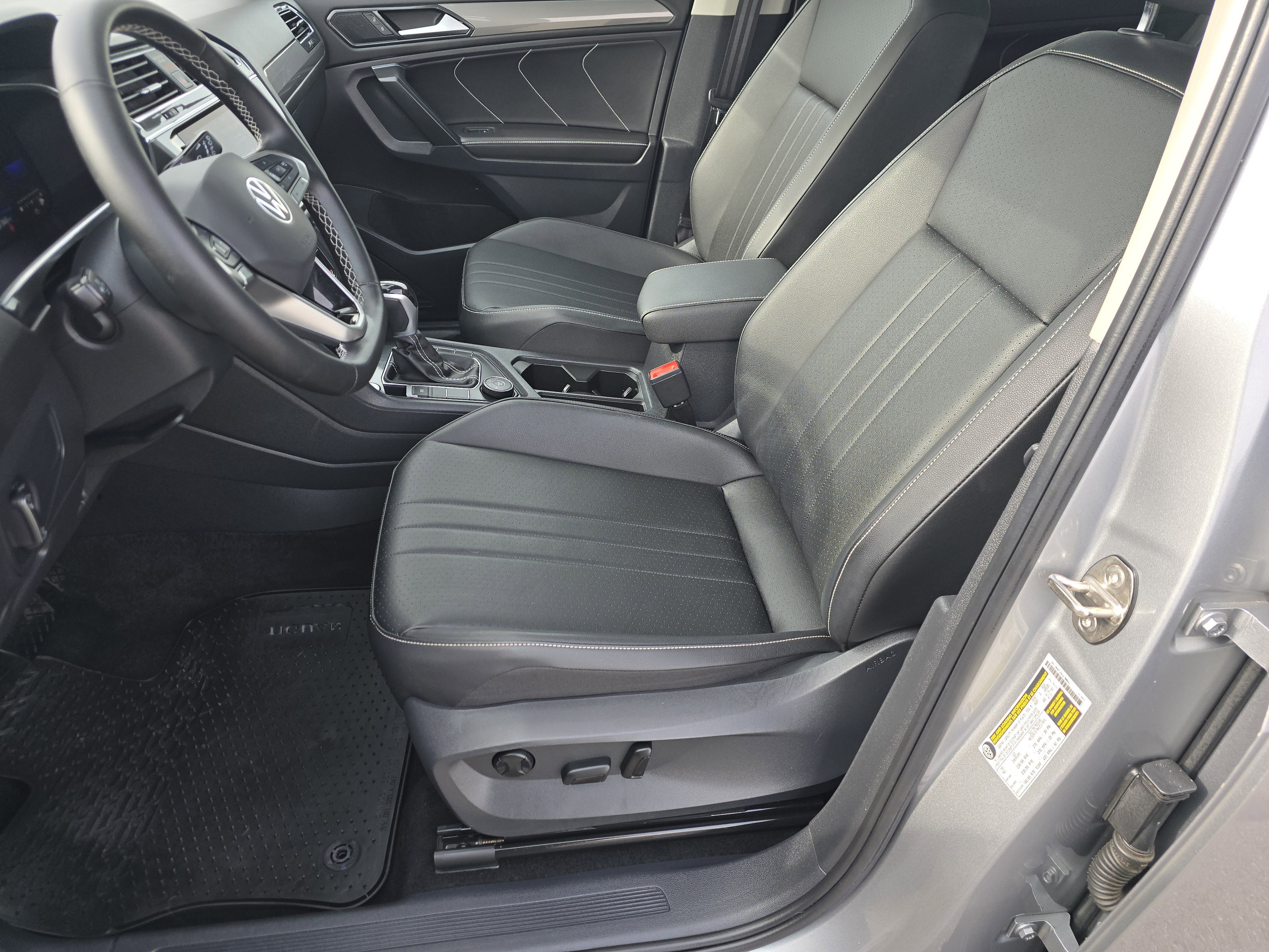 Certified 2023 Volkswagen Tiguan SE w/ Panoramic Sunroof Package AWD/4WD image 19