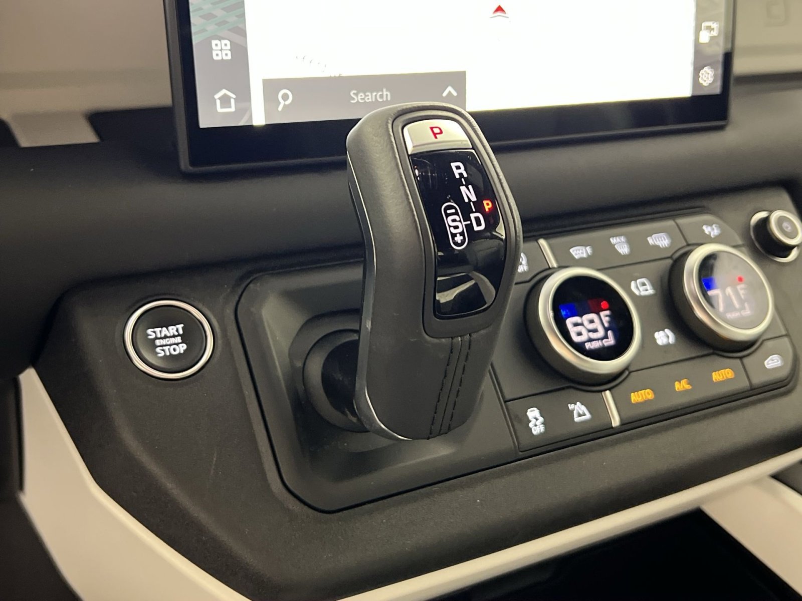 Used 2025 Land Rover Defender 110 S image 22