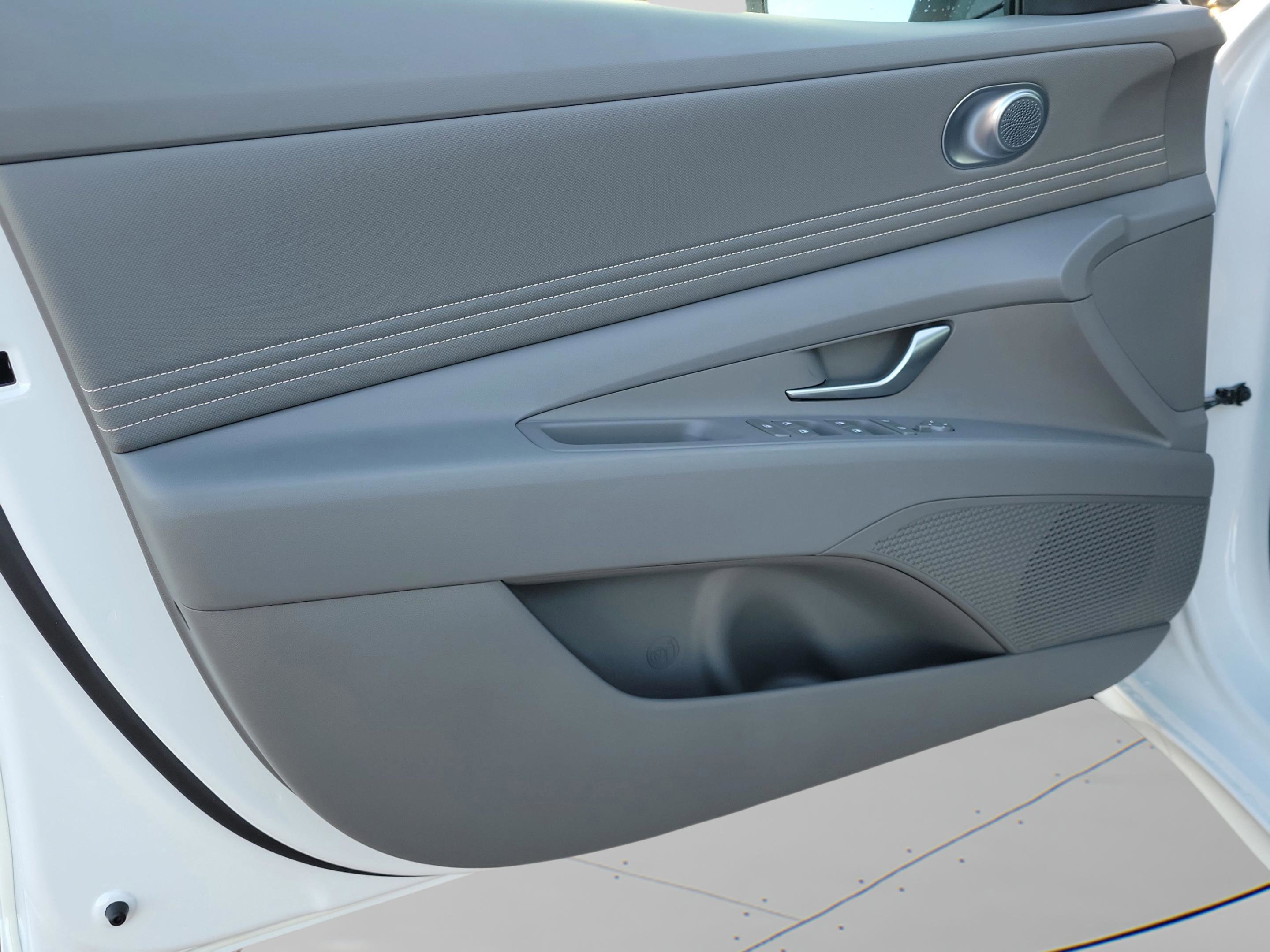 New 2026 Hyundai Elantra SEL Sport image 6