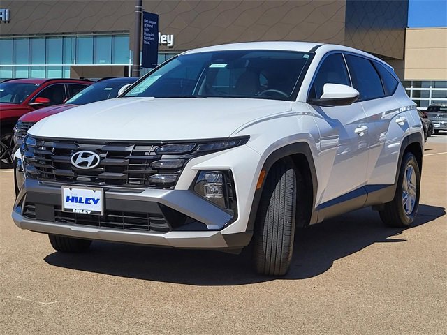 Certified 2025 Hyundai Tucson SE image 2