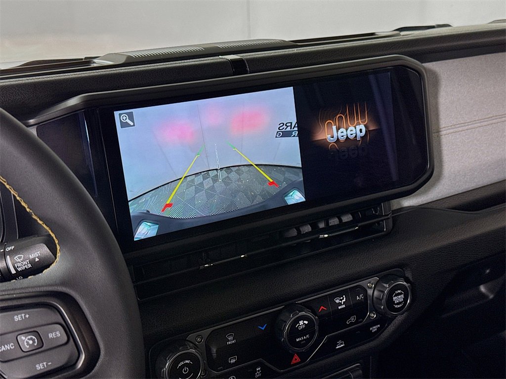 Used 2024 Jeep Gladiator Sport image 13