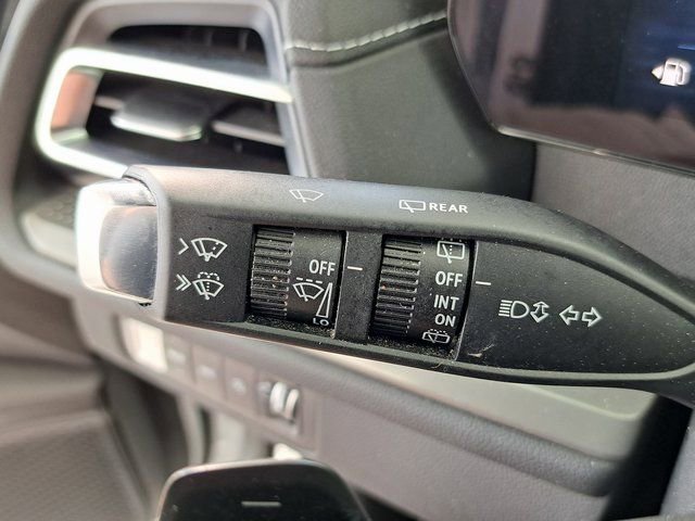 Used 2025 Chevrolet Traverse LT image 12