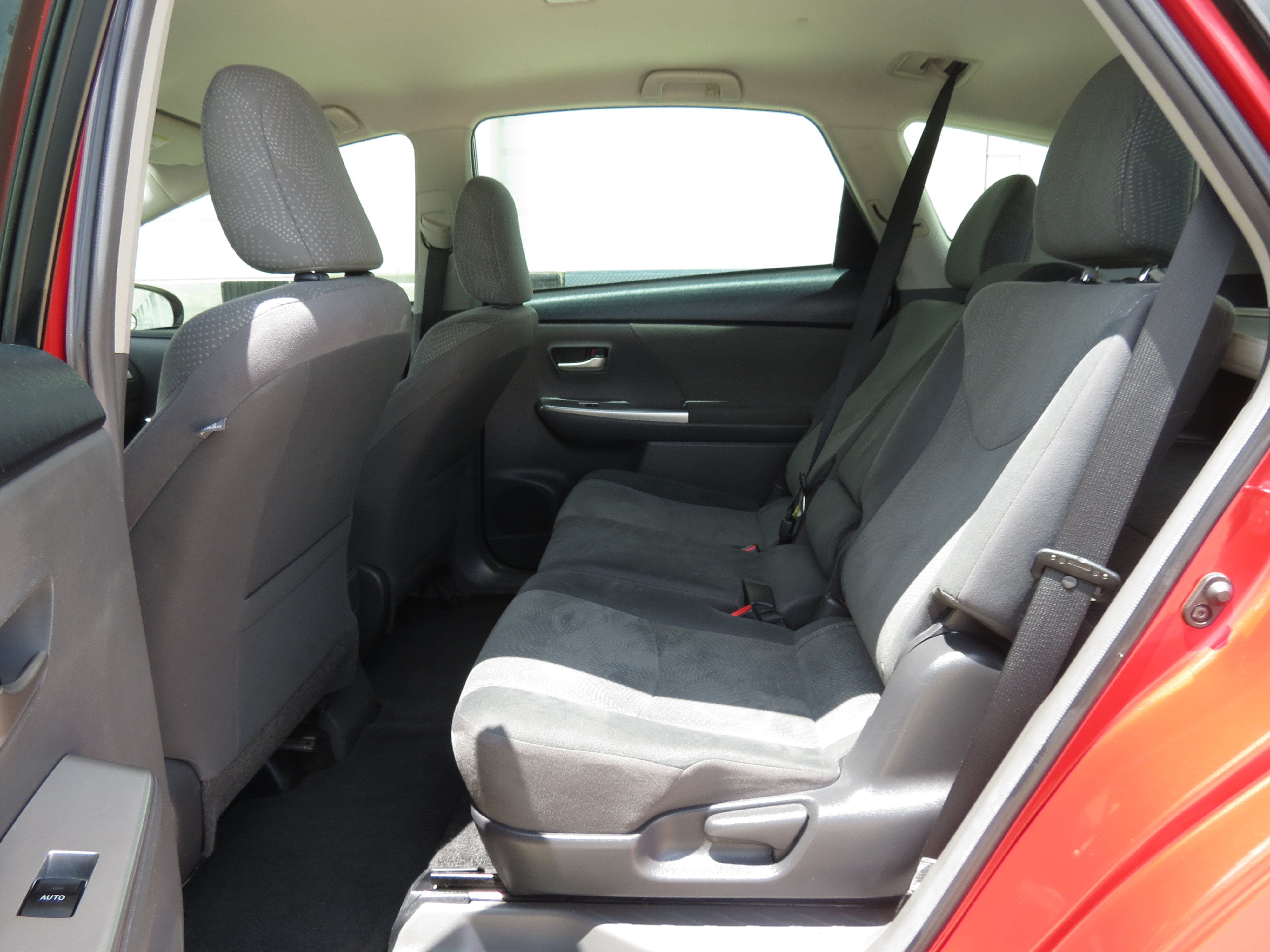 Used 2014 Toyota Prius V Two FWD image 27