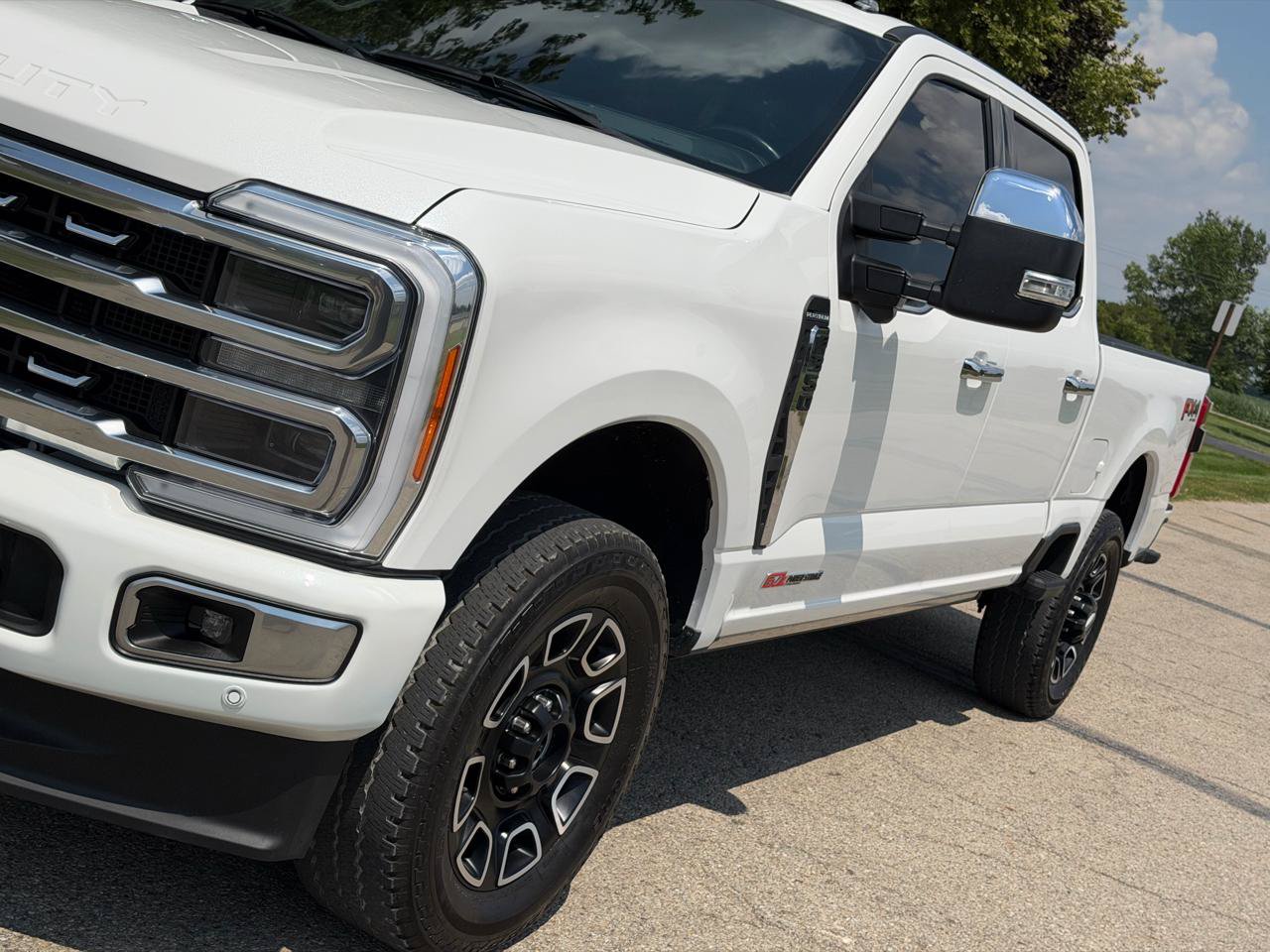 Used 2023 Ford F350 Platinum w/ FX4 Off-Road Package AWD/4WD image 11