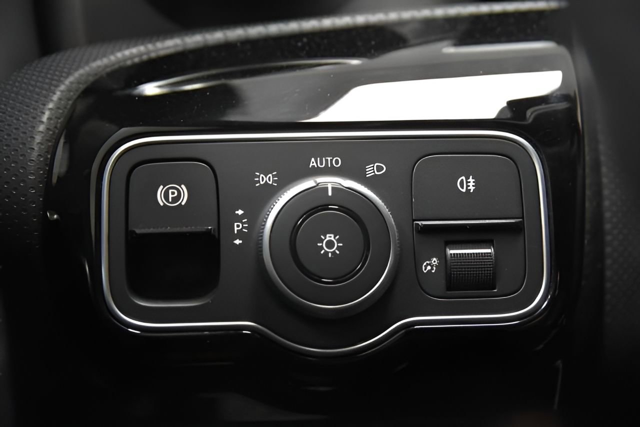 Used 2025 Mercedes-Benz CLA 250 image 23