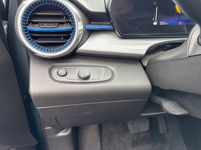 Used 2025 Chevrolet Trax LT FWD image 19