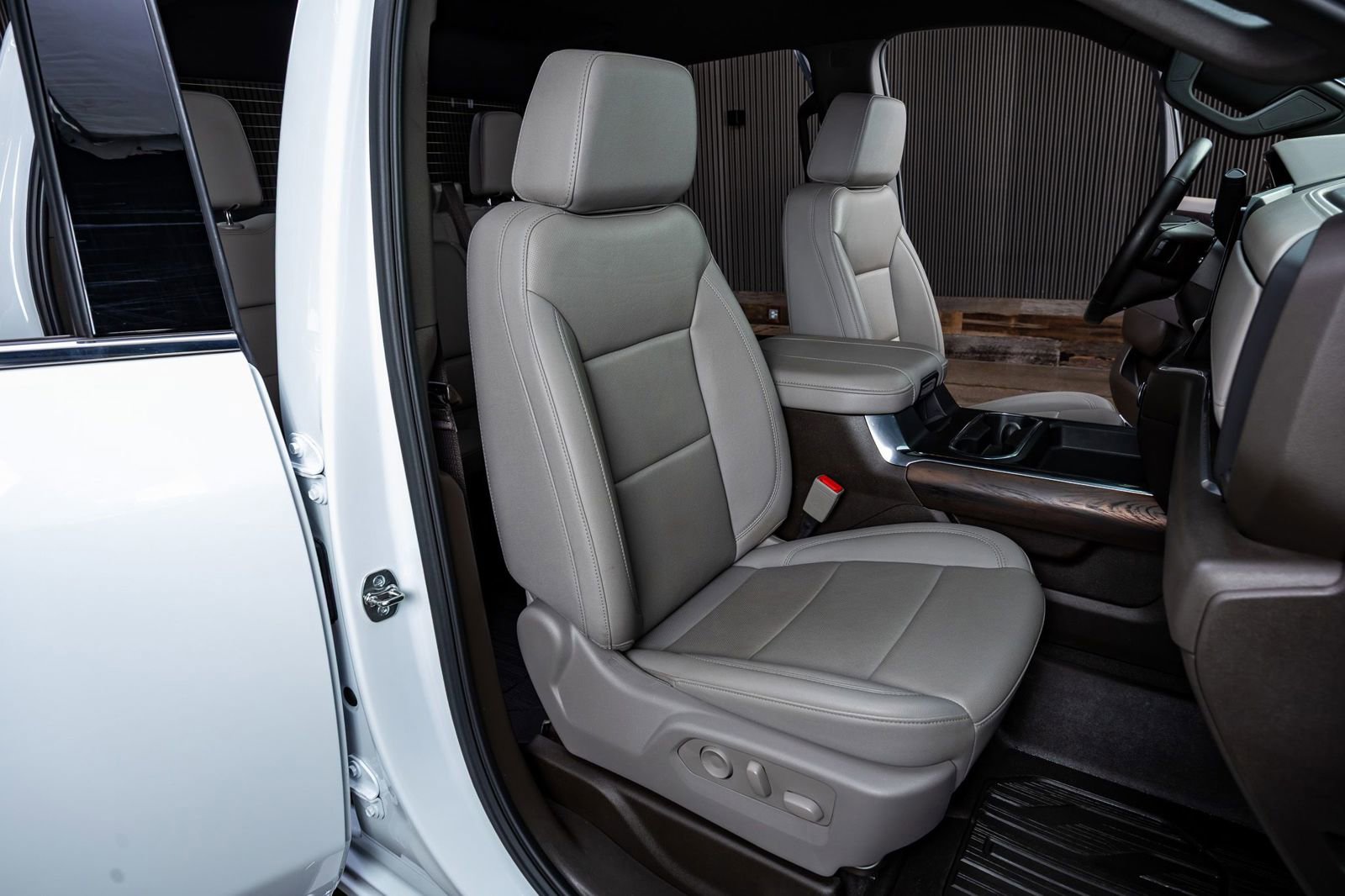 Used 2025 GMC Sierra 2500 SLT image 31