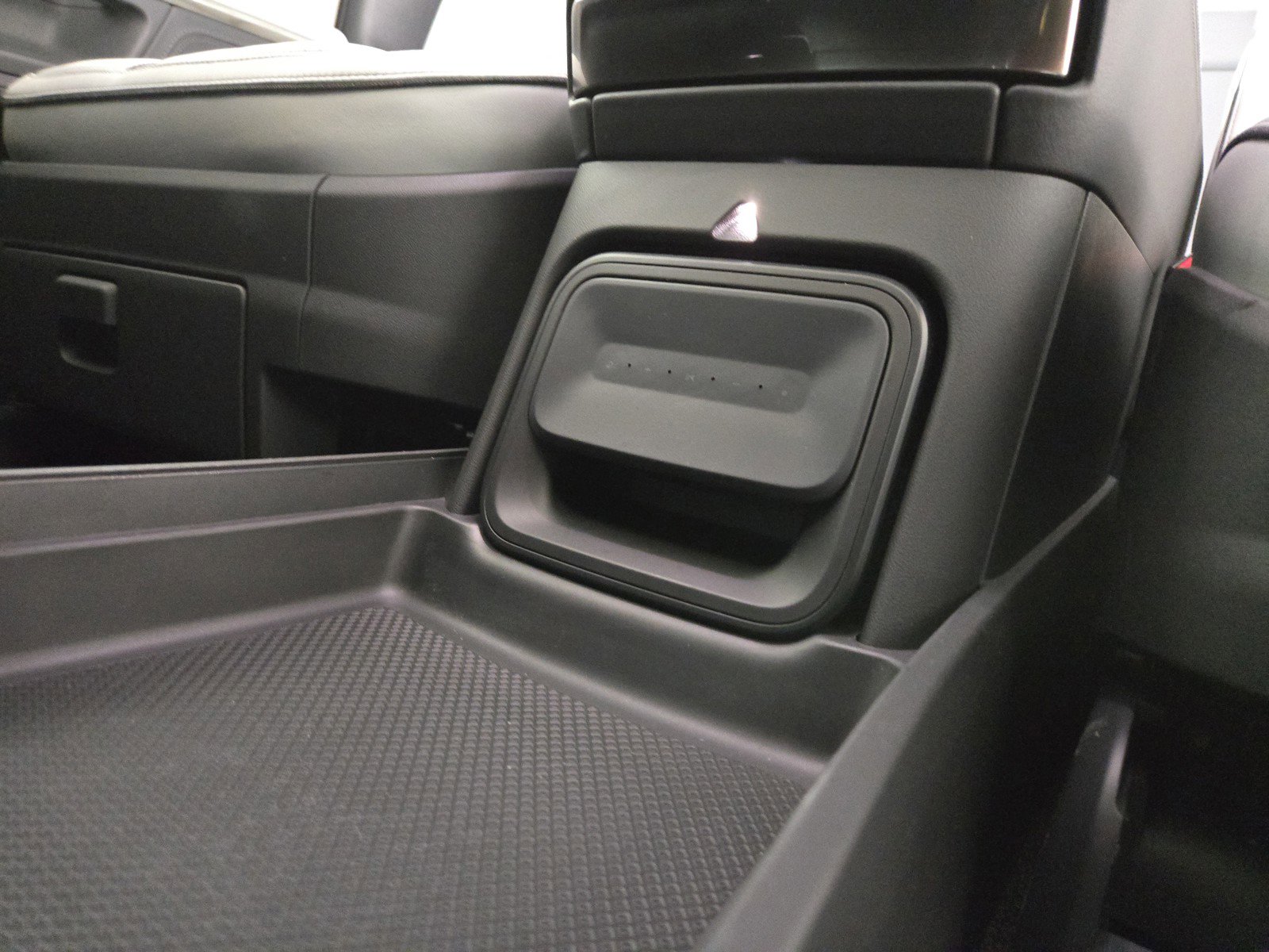 Used 2023 Rivian R1T Adventure AWD/4WD image 31