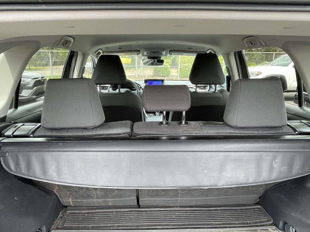 Used 2023 Toyota RAV4 AWD Hybrid image 12