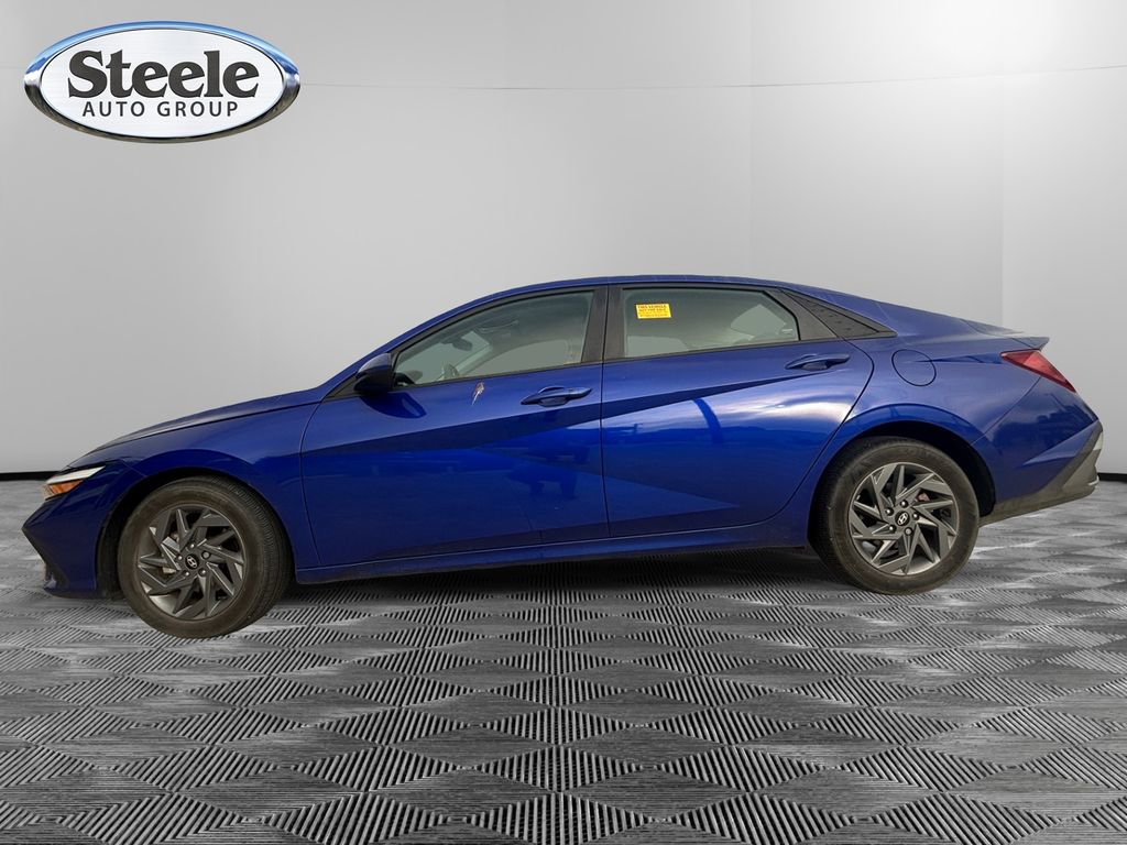 Used 2024 Hyundai Elantra SEL image 2