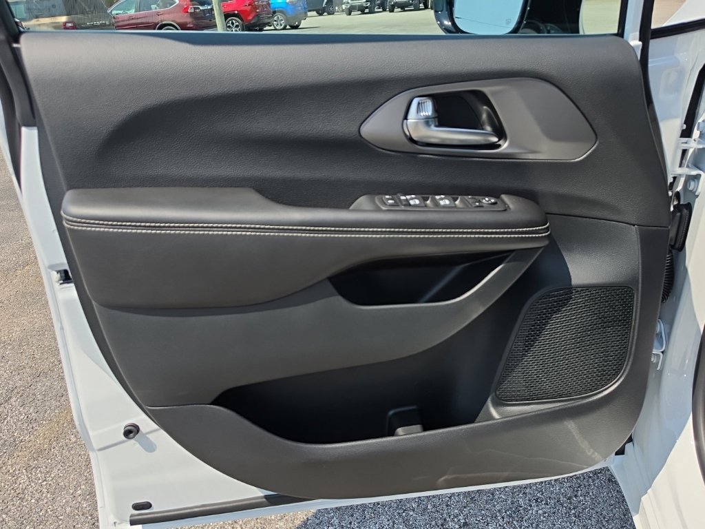 New 2027 Chrysler Pacifica LX FWD image 12