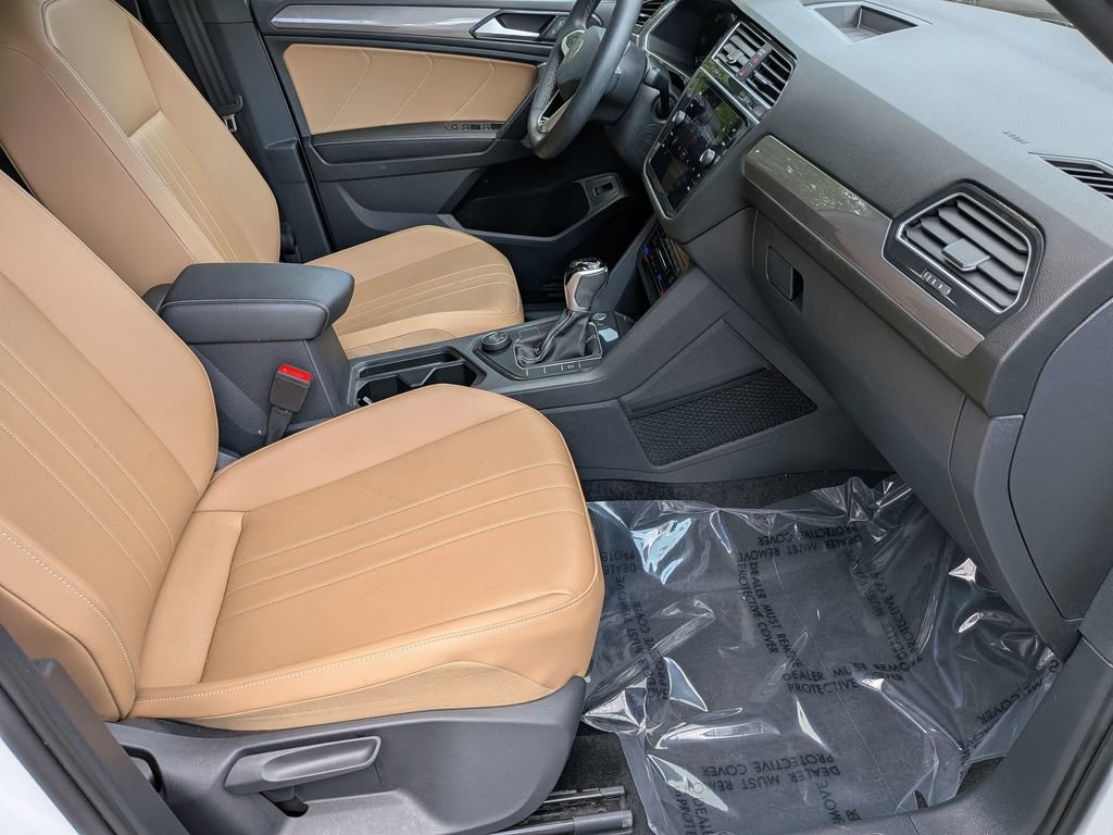 Used 2024 Volkswagen Tiguan SE AWD/4WD image 34