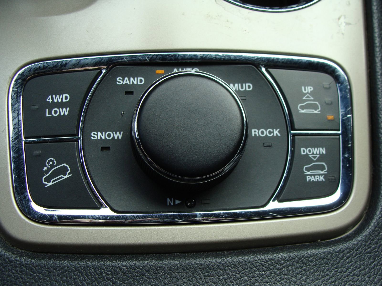 Used 2014 Jeep Grand Cherokee Overland image 27