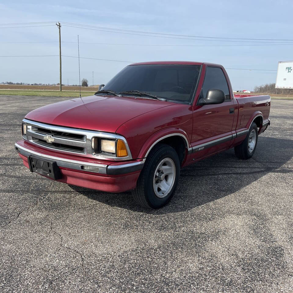 Used 1995 Chevrolet S10 Pickup LS RWD image 1