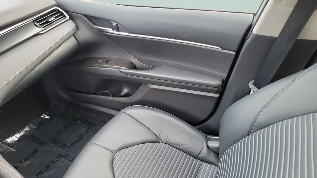 Used 2023 Toyota Camry SE image 16