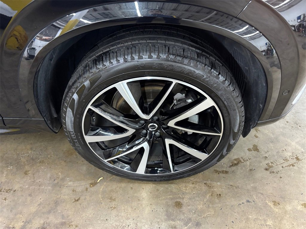 Certified 2025 Volvo XC90 B5 Plus w/ Protection Package Premier image 38