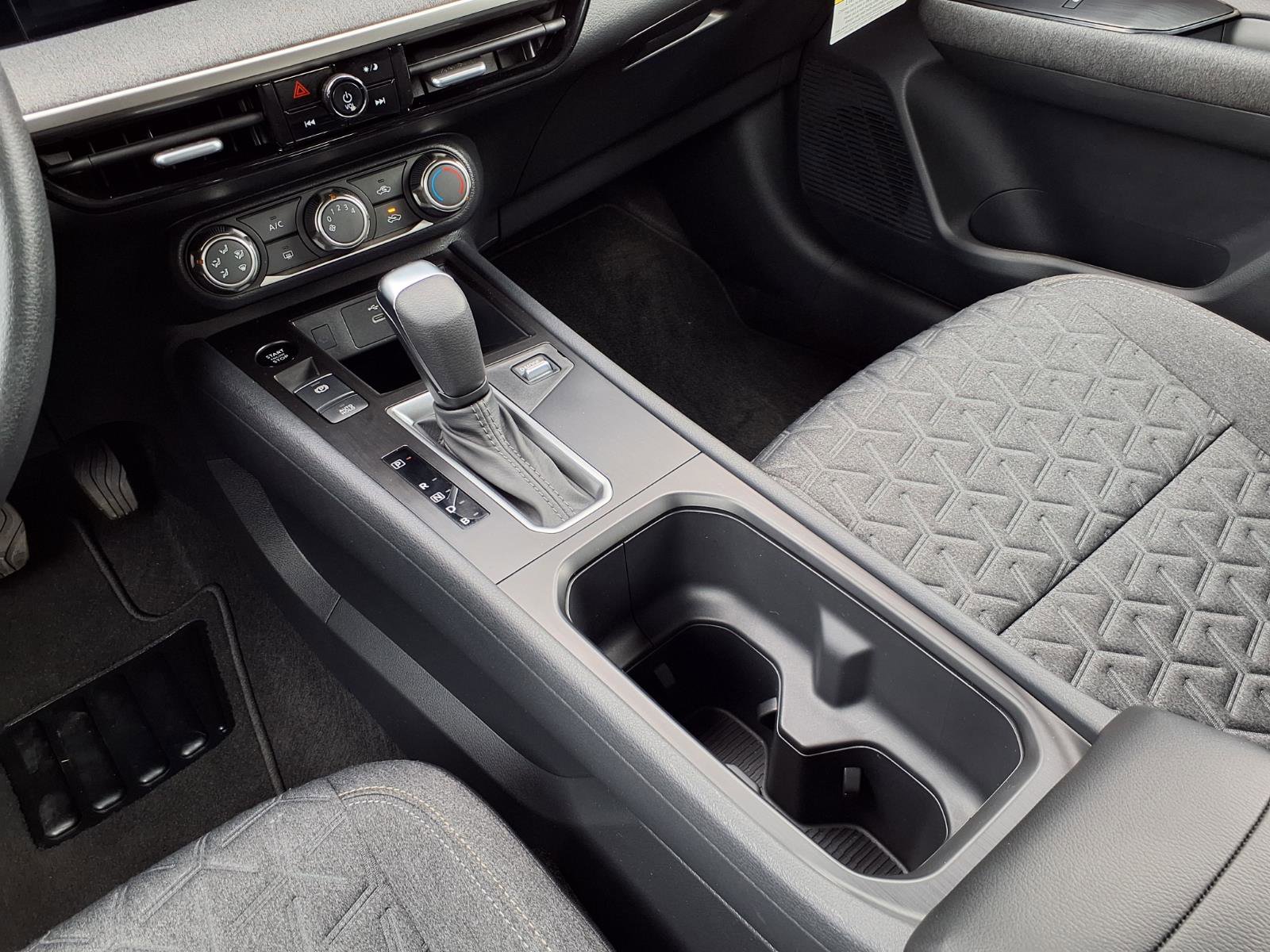 Certified 2025 Nissan Kicks SV image 16