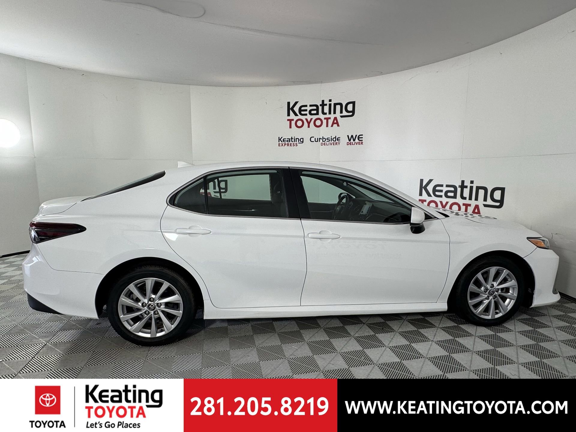 Used 2021 Toyota Camry LE image 4