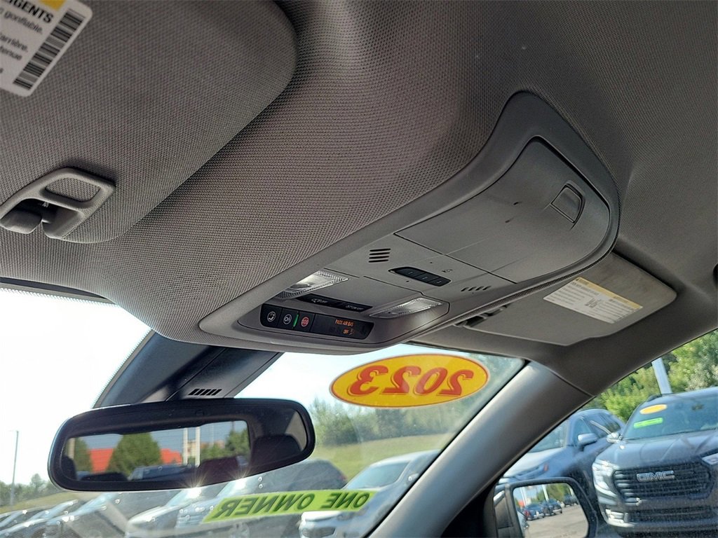 Used 2023 GMC Acadia SLT image 31