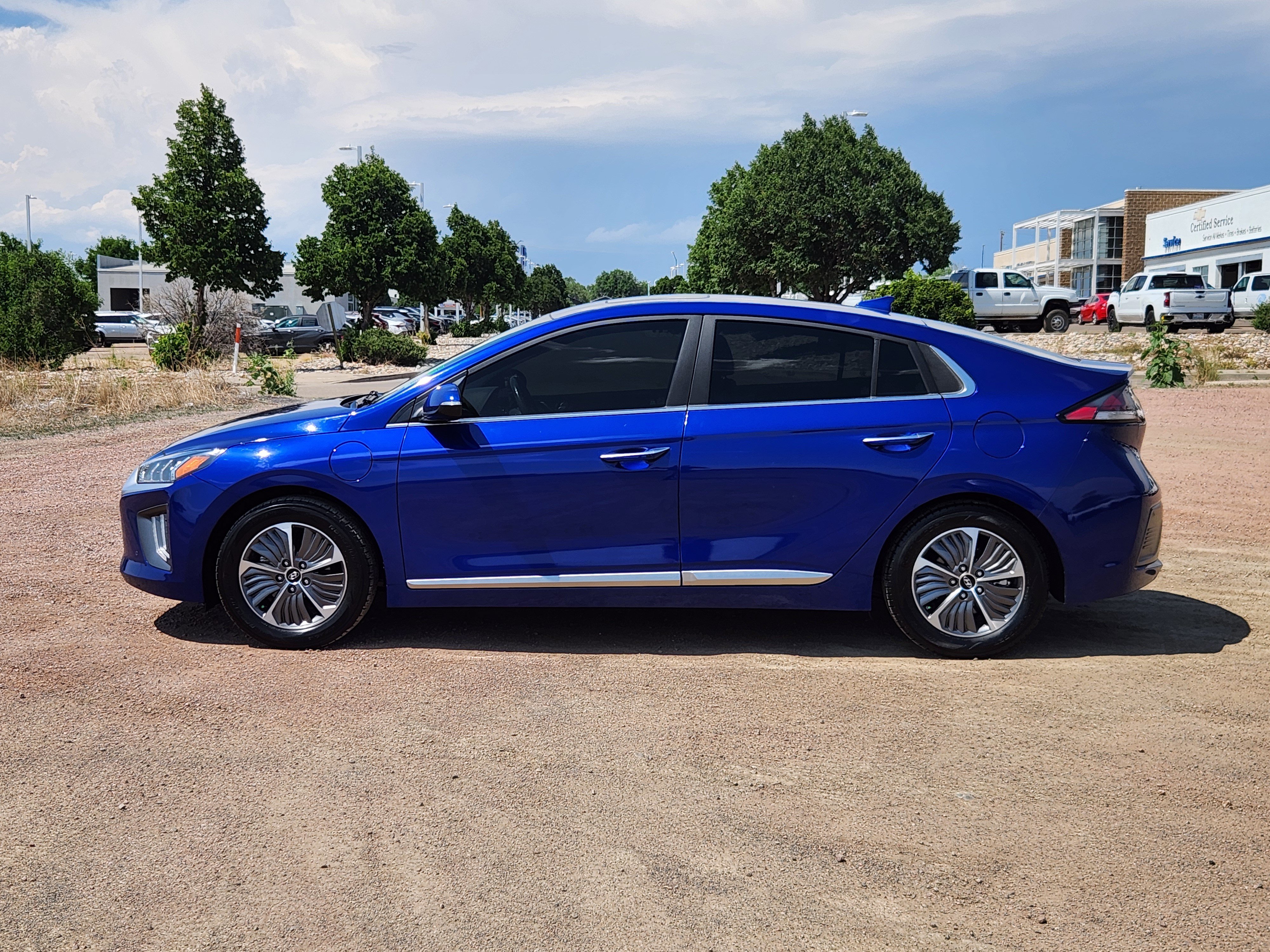 Used 2022 Hyundai Ioniq Limited FWD image 2