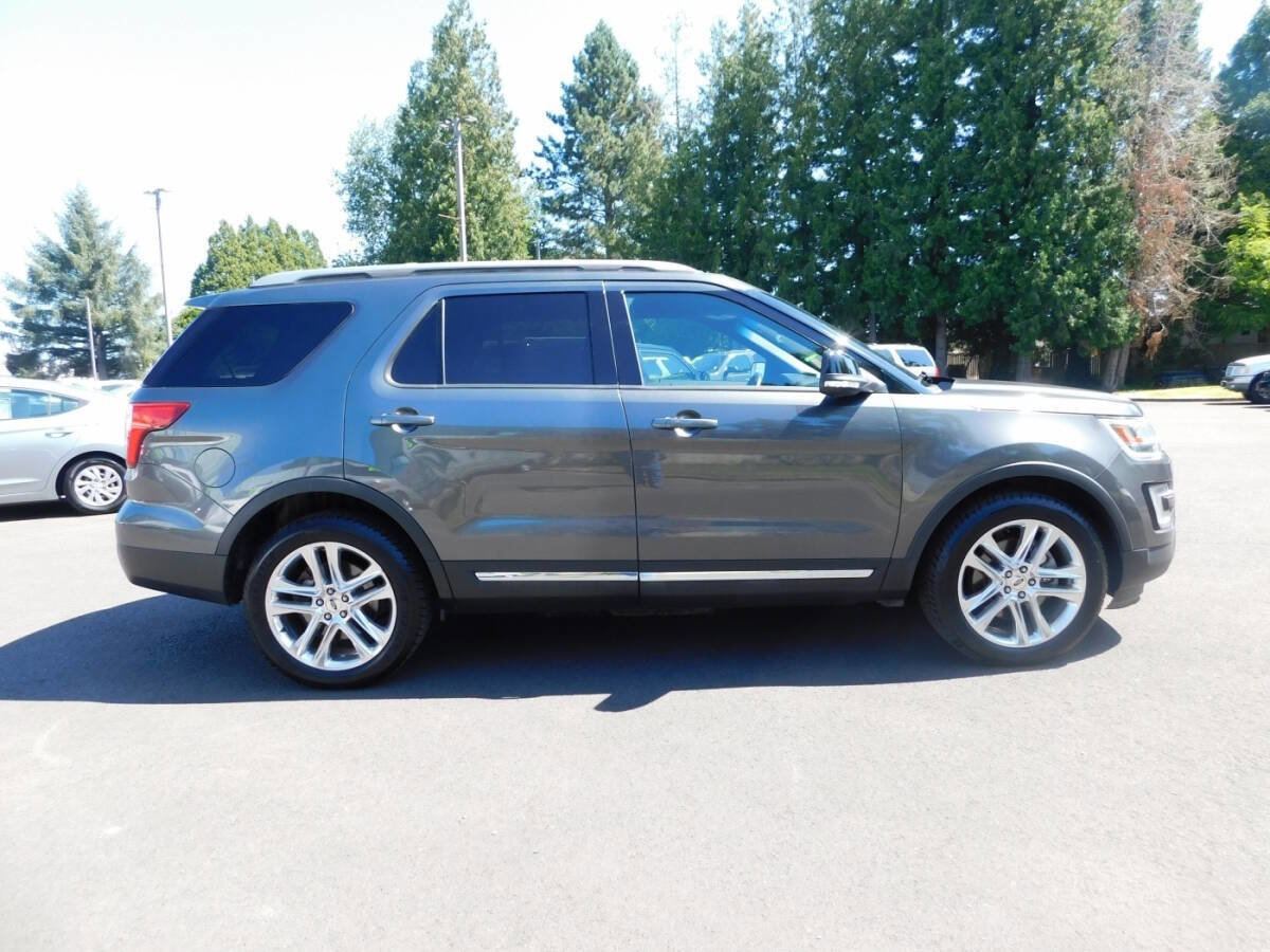 Used 2017 Ford Explorer XLT w/ Equipment Group 202A image 23