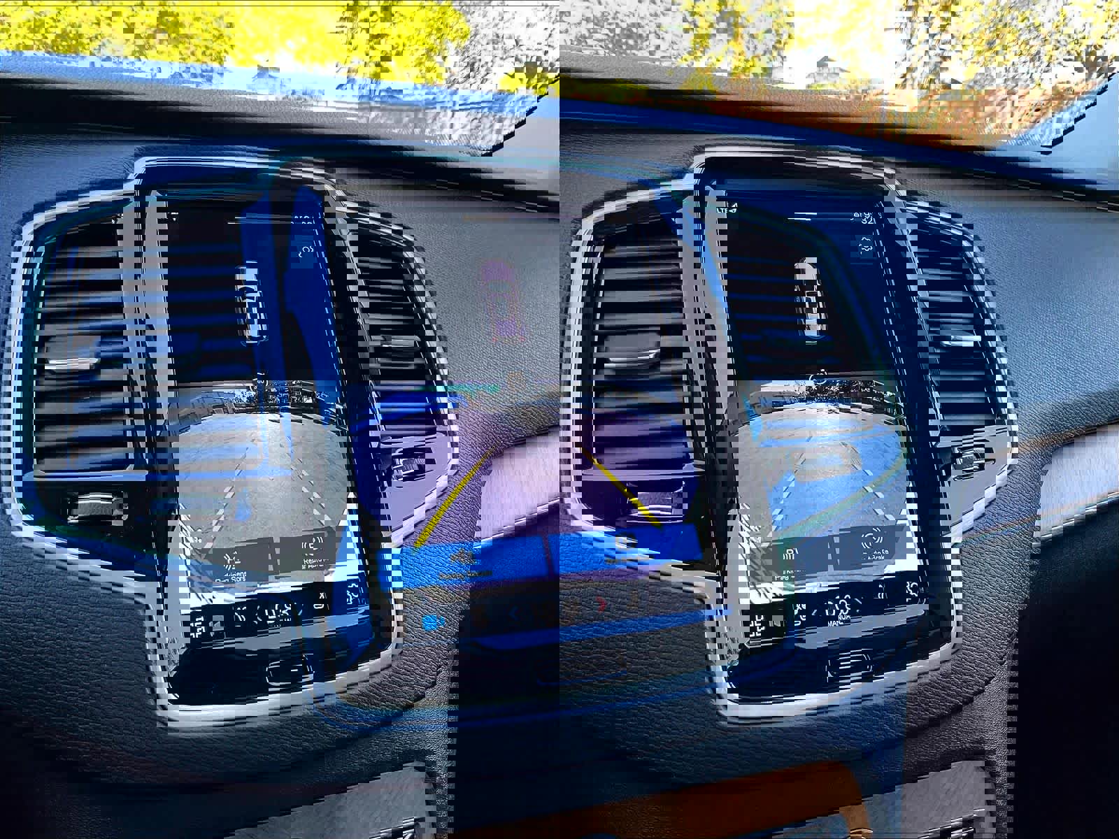 Used 2023 Volvo XC90 T8 Plus w/ Protection Package image 24