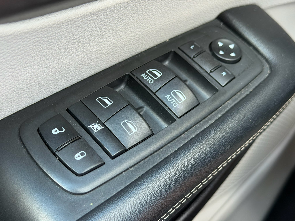 Used 2021 Chrysler Voyager LX w/ Cold Weather Group FWD image 18