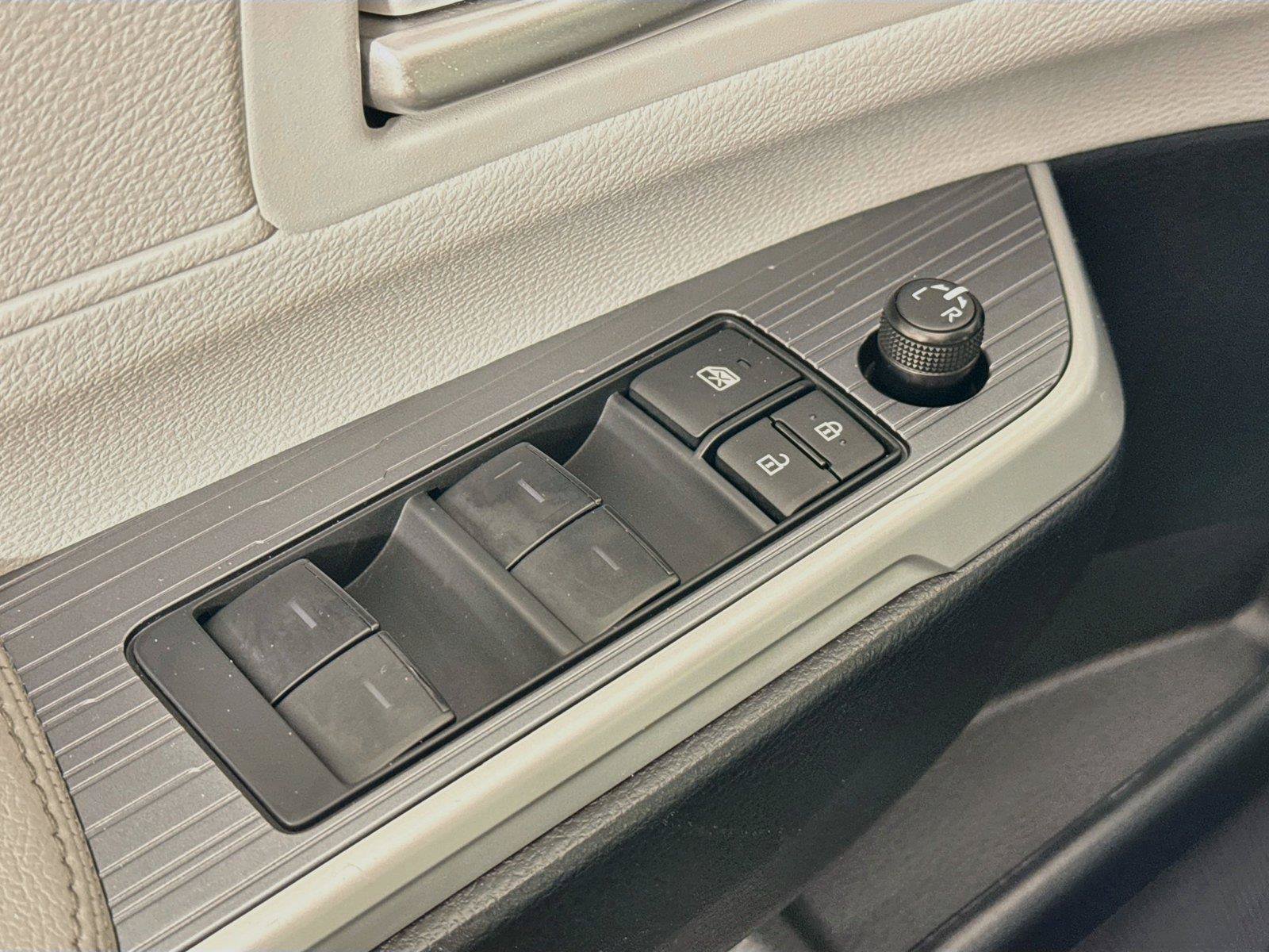 Certified 2025 Toyota Sienna XLE FWD image 29