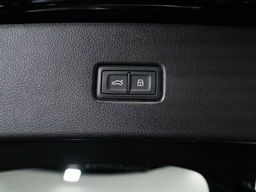 Used 2023 Audi SQ5 Premium Plus w/ Premium Plus Package image 43