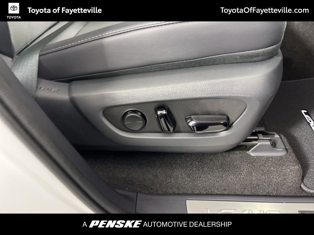 Used 2026 Lexus GX 550 w/ Cold Area Package image 8