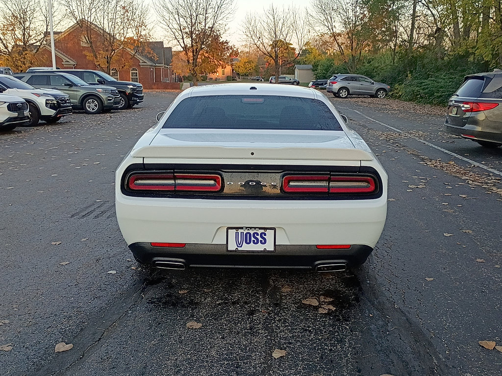 Used 2022 Dodge Challenger SXT RWD image 5