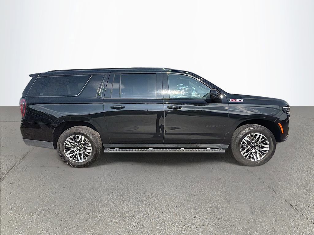 Used 2025 Chevrolet Suburban Z71 AWD/4WD image 3